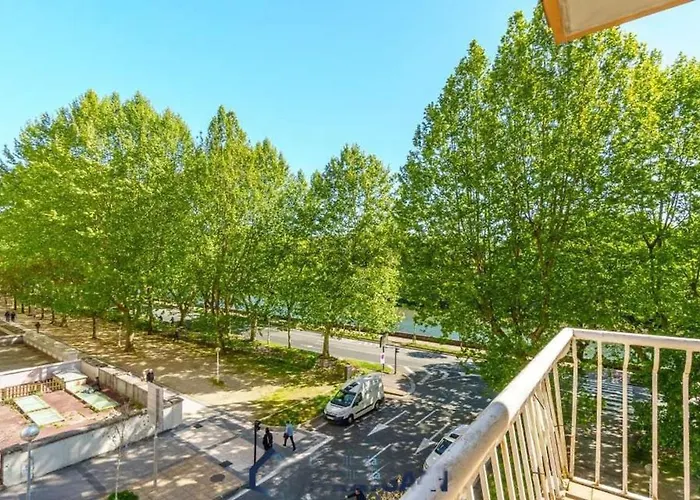 Spacious Independent Bright And With Views *