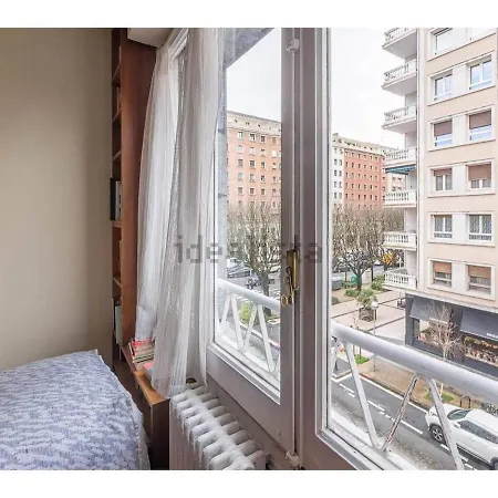 Spacious Independent Bright And With Views