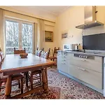 Spacious Independent Bright And With Views *