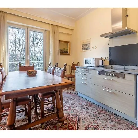 Spacious Independent Bright And With Views *