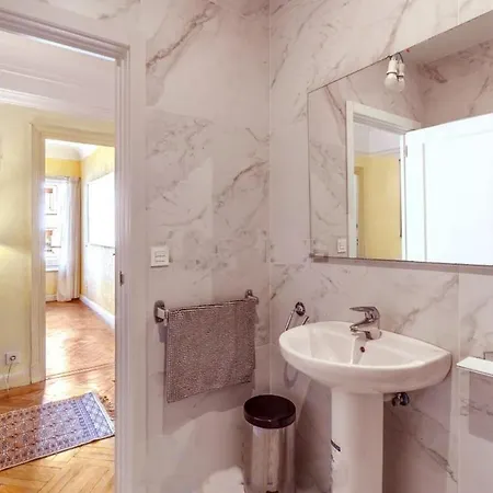 Spacious Independent Bright And With Views