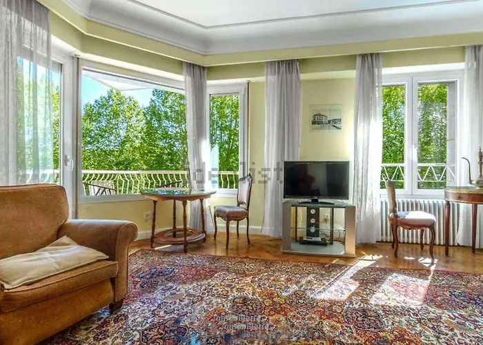 Spacious Independent Bright And With Views