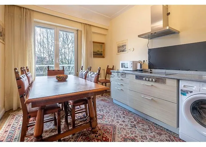 Spacious Independent Bright And With Views *