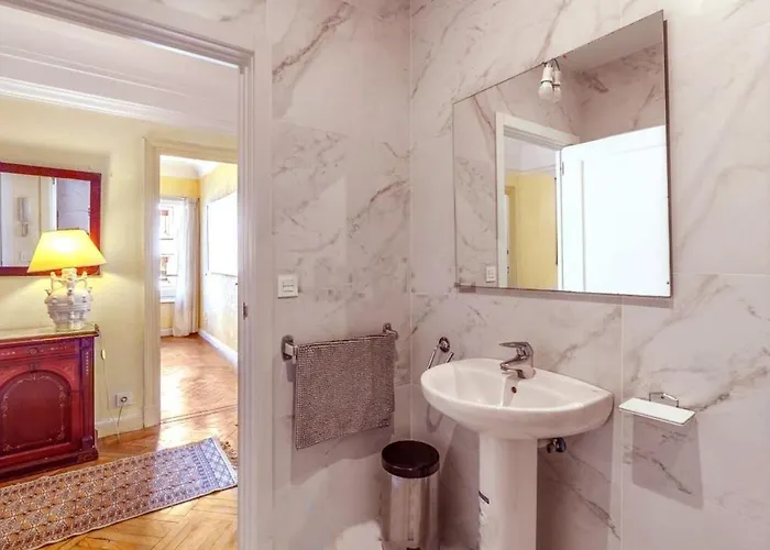 Spacious Independent Bright And With Views